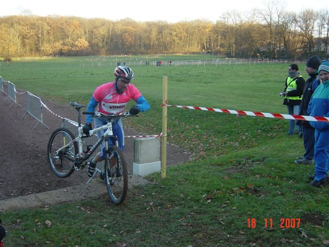 gal/Cyclo_Cross_2007/Seniors_18_novembre_2007/DSC07865.JPG