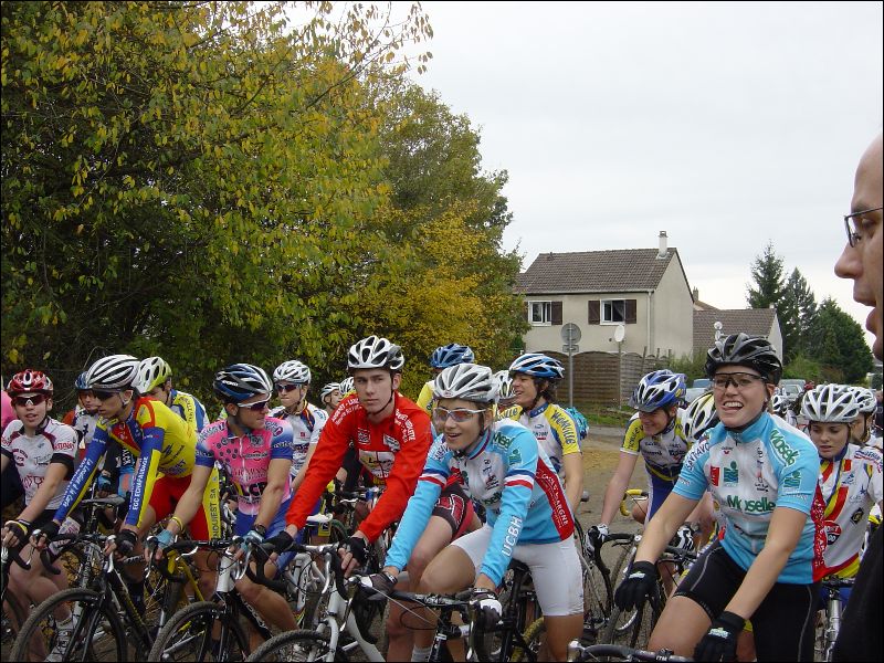gal/Cyclo_Cross_2008/Epreuve_Juniors_26_octobre_2008_Yutz/DSC09282.JPG