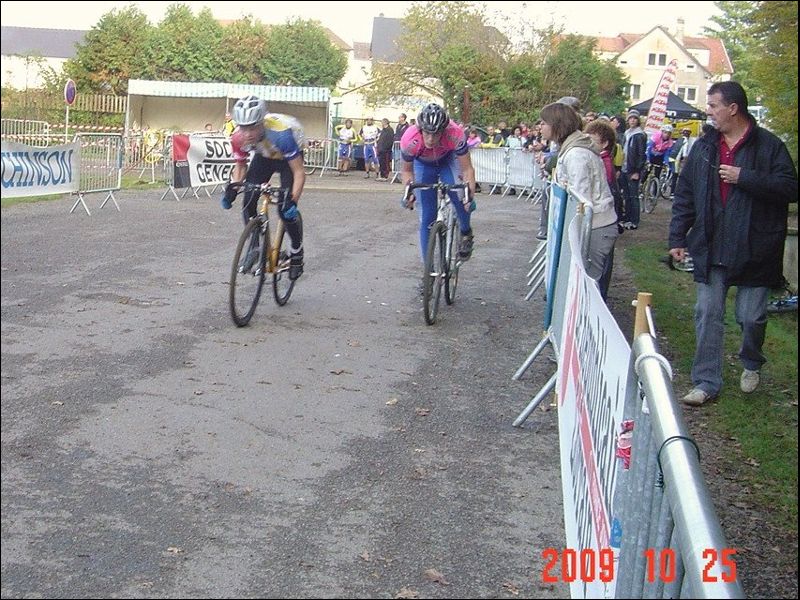 gal/Cyclo_Cross_2009/Cyclo_Cross_Juniors_25_octobre_2009/DSC06048.JPG