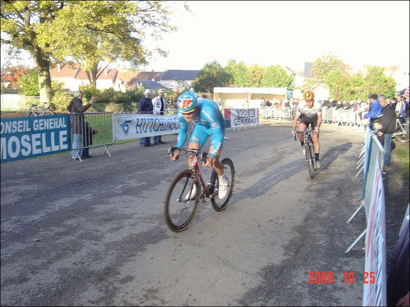 gal/Cyclo_Cross_2009/Cyclo_Cross_Seniors_Yutz_25_octobre_2009/DSC06068.JPG