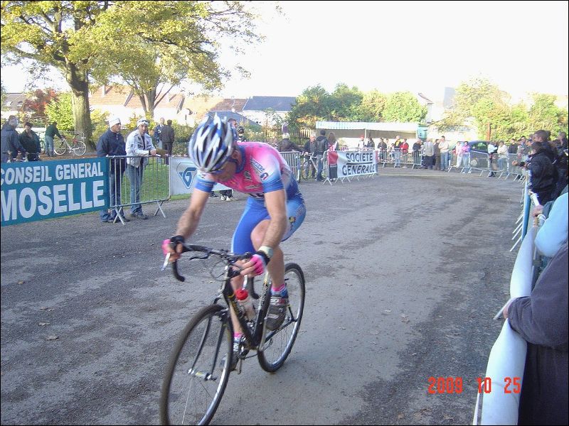 gal/Cyclo_Cross_2009/Cyclo_Cross_Seniors_Yutz_25_octobre_2009/DSC06079.JPG